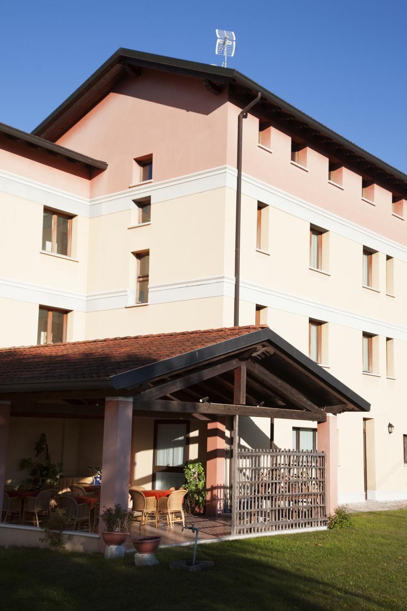 Hotel Naonis Cordenons Exterior photo